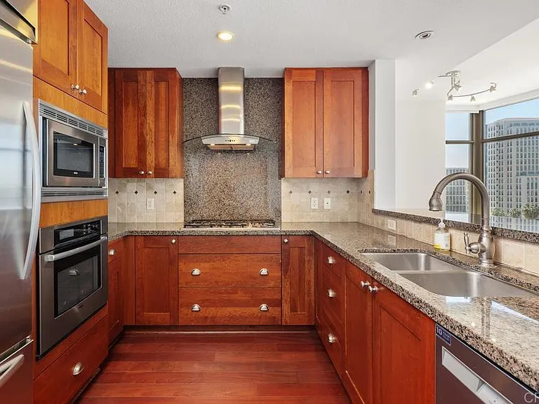 700 W E St #801 — Photo 3