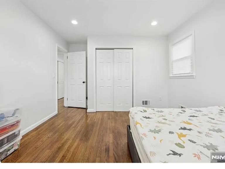 10 Julia St — Photo 15