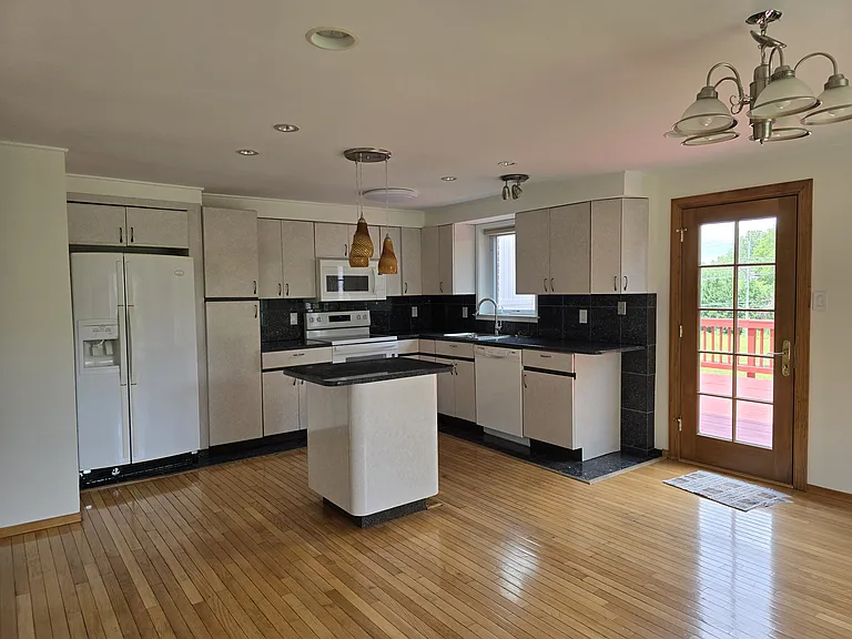 9321 Bentridge Ave — Photo 11
