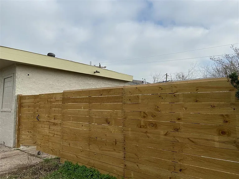 12115 Segrest Dr — Photo 13