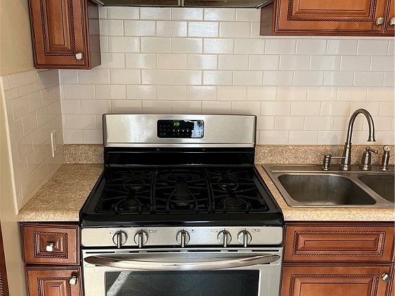 5th image of 1136 Acorn Dr