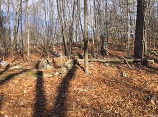 7 Abbotts Hill Rd, Newtown, CT 06470