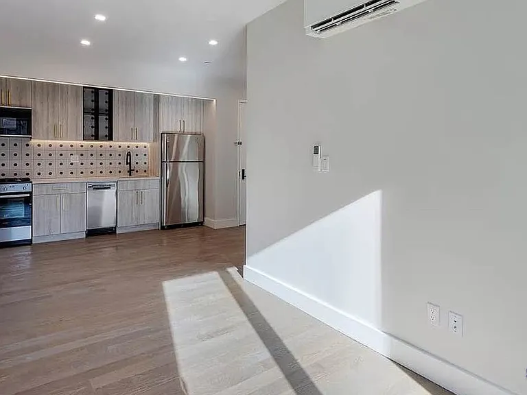 1079 Lafayette Ave #406 — Photo 2