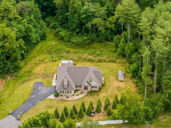 153 Woodridge Dr, Mount Airy, NC 27030