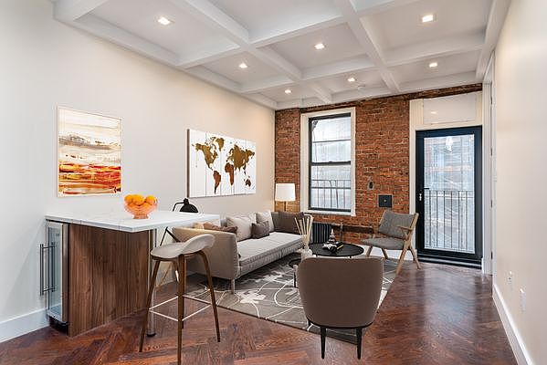1st image of 921 Washington Ave #656