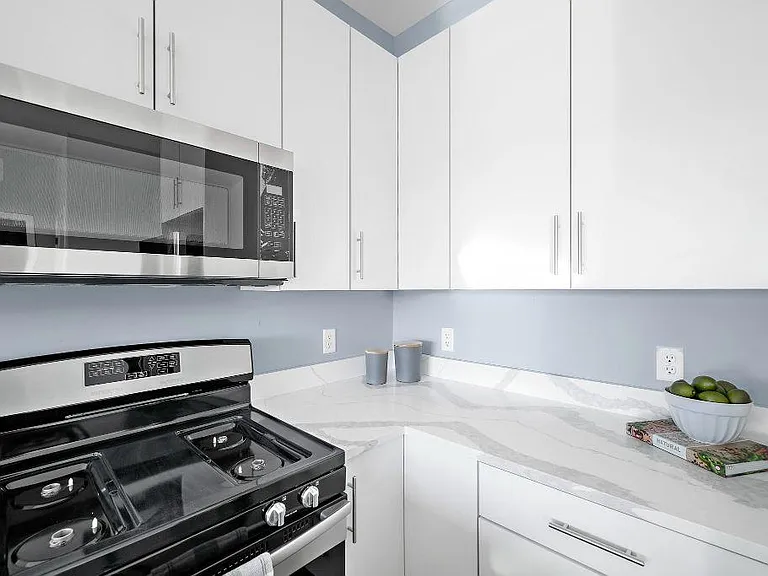 1055 Main Street Apartments — Photo 3