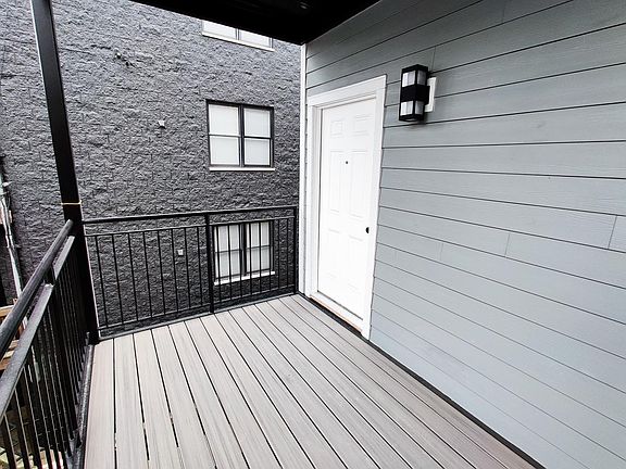 4th image of 1426 W Henderson St Front 2