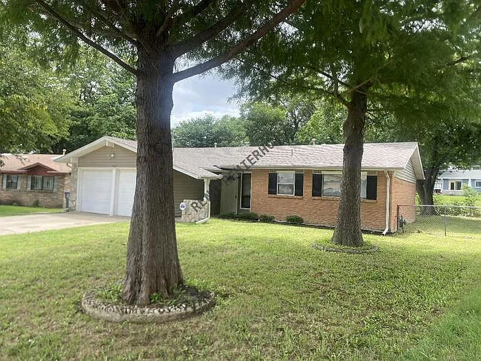 7924 Silverdale Dr — Photo 2