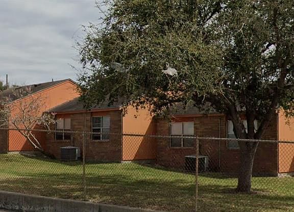 2nd image of 901 N Alameda St