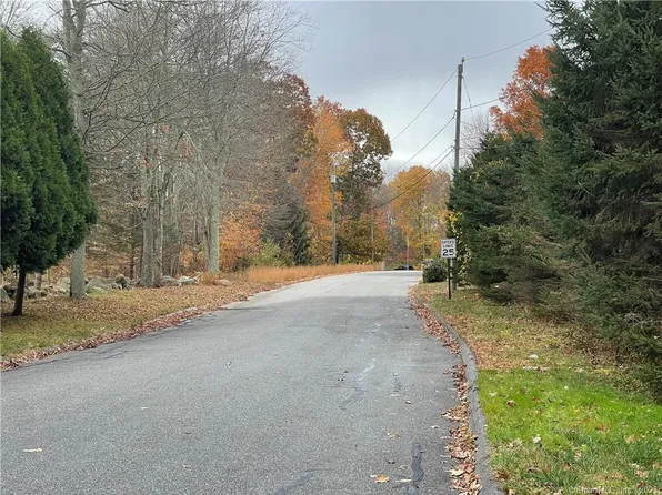 5 Autumn Way, Ledyard, CT 06339