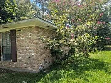 5th image of 12844 Warfield Ave
