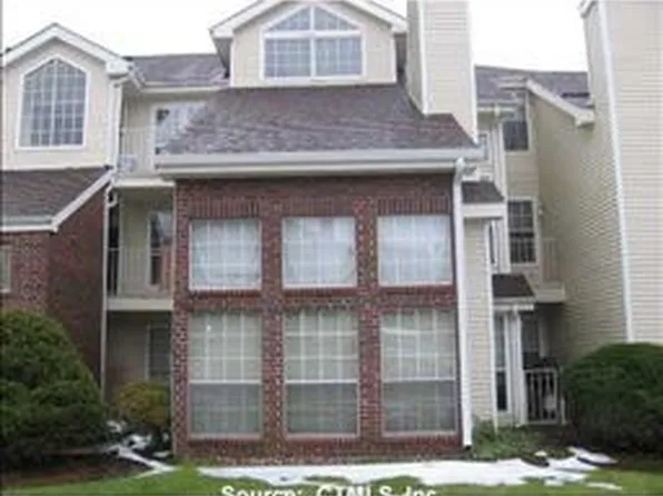 39 Carriage Crossing Ln, Middletown, CT 06457