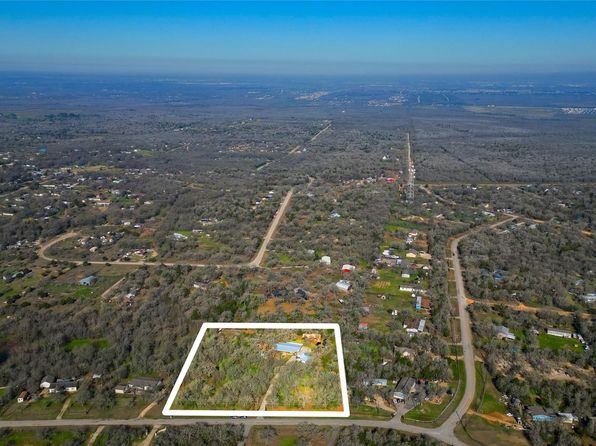 379 Texas Oak Dr, Cedar Creek, TX 78612