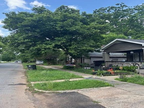 Exterior Neighborhood (street photo)