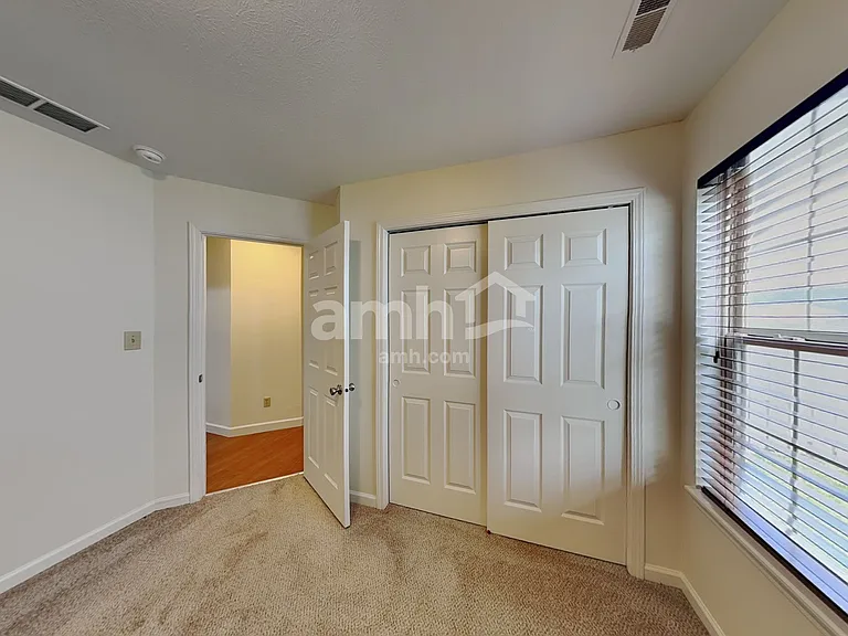 559 Prince Dr — Photo 14