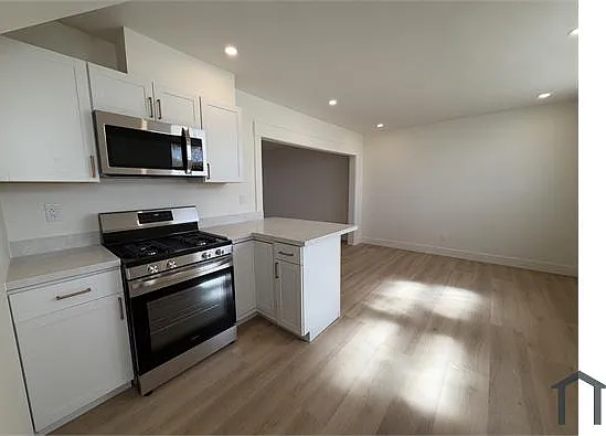 3 bed, 1100 sqft, $3,150 — Photo 2