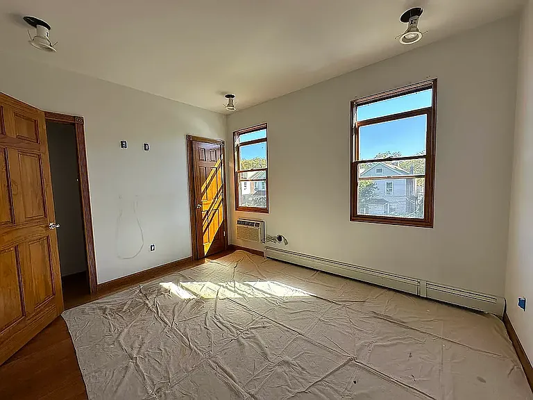 107 E 4th St #2 — Photo 5
