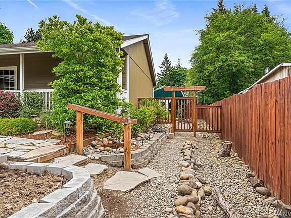 3rd image of 9910 Overlook Dr NW
