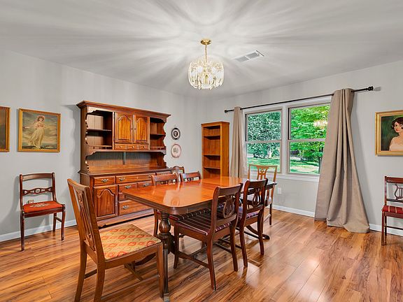 5th image of 520 Perrin Dr