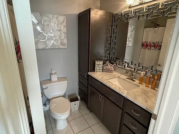 400 Village Cir Unit 216, Willow Springs, IL 60480