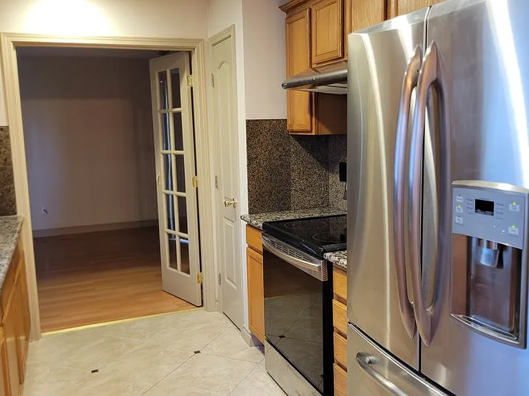 412 Alexander St NE — Photo 2