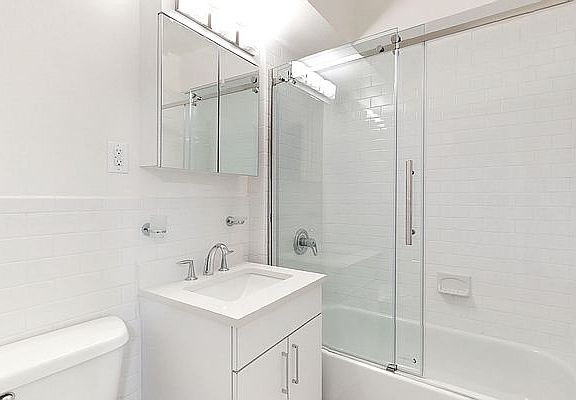 5th image of 157 E 57th St APT 9G