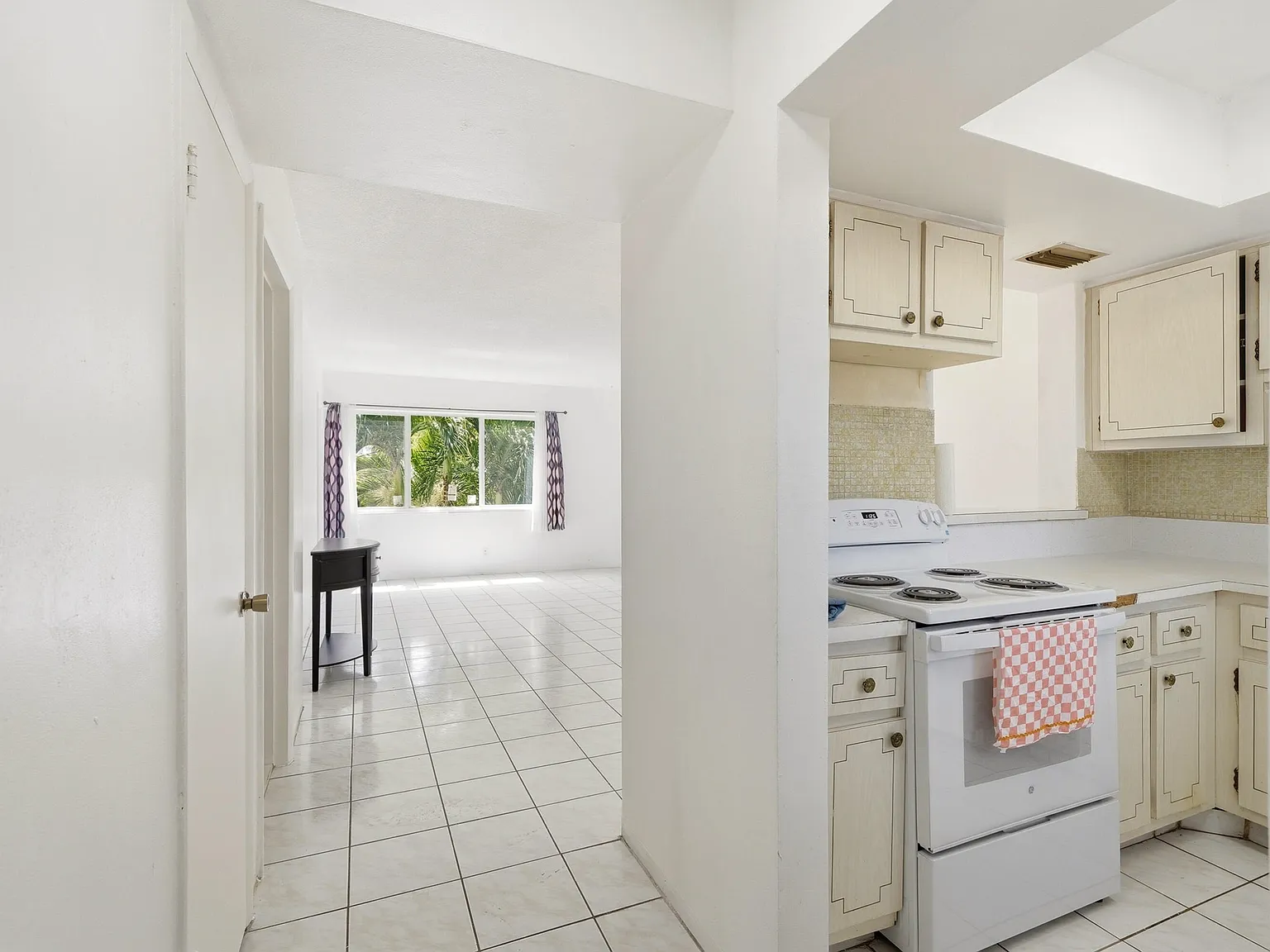 1 bed, 1.0 bath, 678 sqft, $1,350 — Photo 3