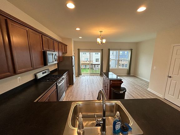 2nd image of 500 Parkland Dr