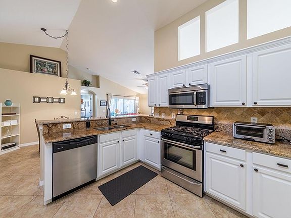 5th image of 12223 Bishopsford Dr