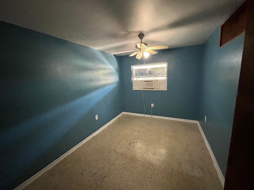 2nd image of 189 Oak Ave #A