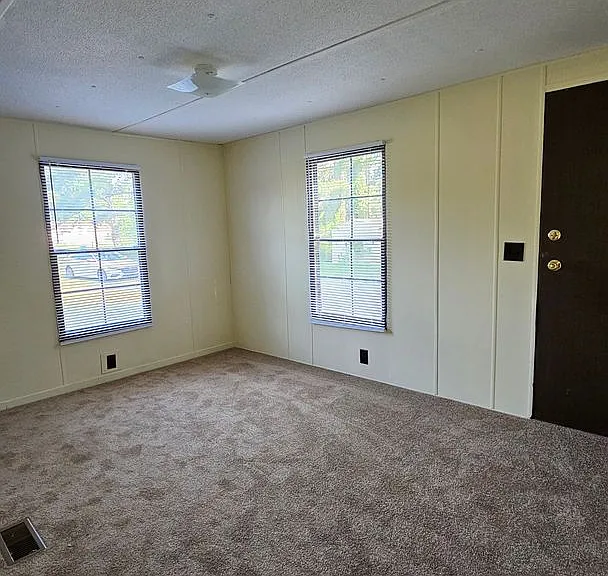 108 Davis Rd E — Photo 4