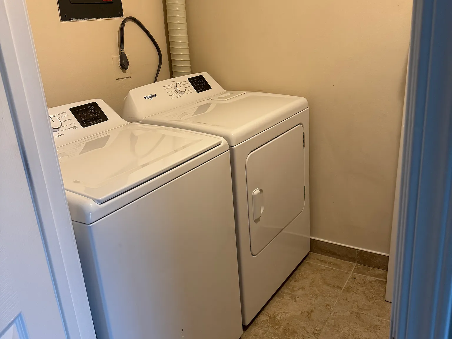 2 bed, 920 sqft, $1,400 — Photo 3