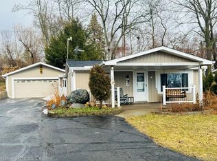 10461 Nine Mile Rd, Whitmore Lake, MI 48189