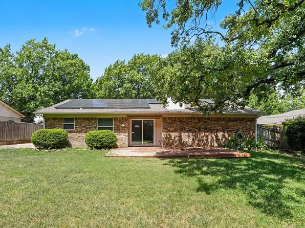 2721 Lucas Dr, Arlington, TX 76015