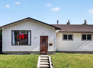 912 N Stonehaven Rd SW, Calgary, AB T2W0P6