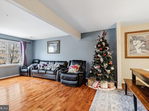 3rd image of 1315 Lindsay Ln