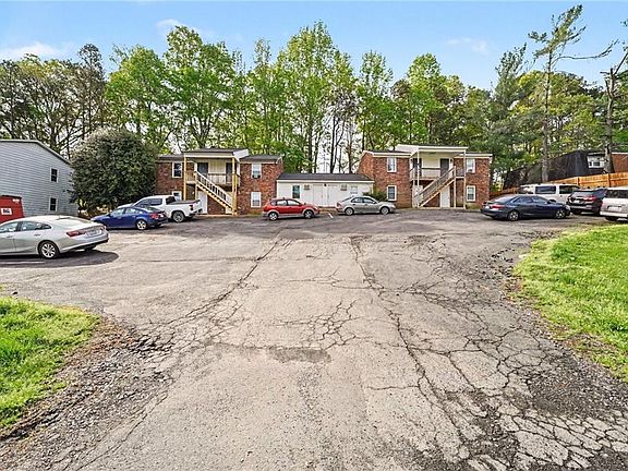 2nd image of 1954 Lakeview Rd