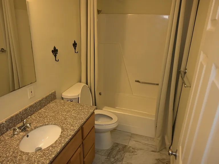 805 Russell Blvd — Photo 5