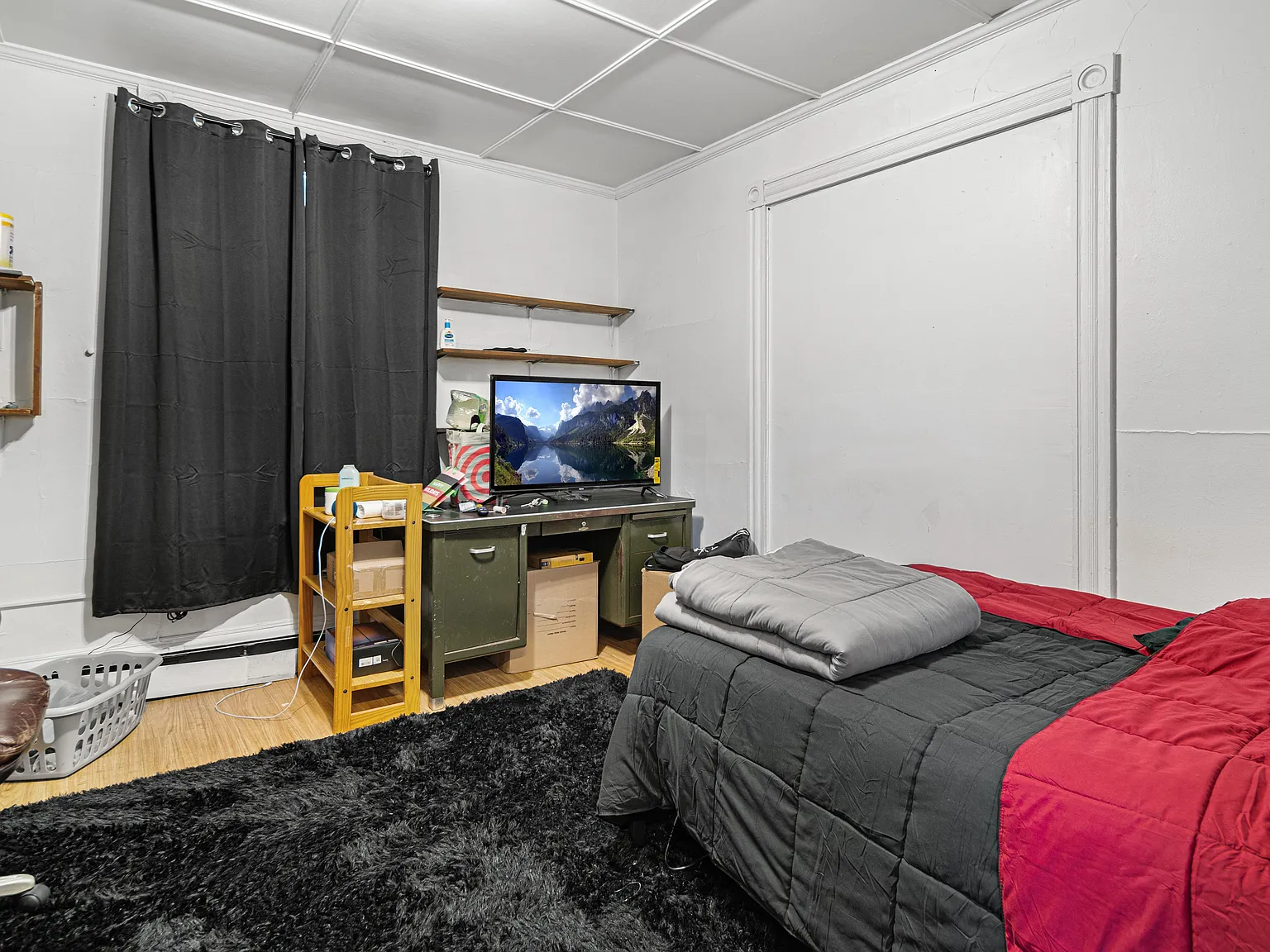 8 bed, 3000 sqft, $815 — Photo 3