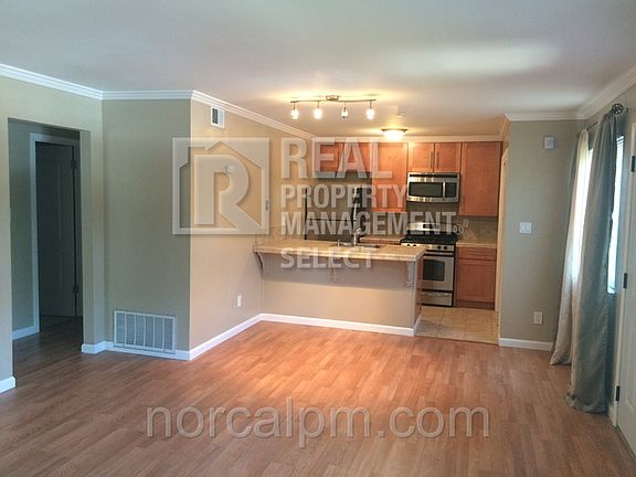 4th image of 4612 Greenholme Dr APT 1