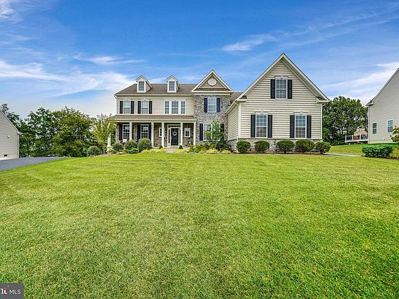 2nd image of 1416 Hollow Dr