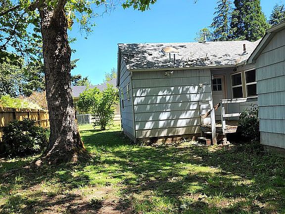 2nd image of 756 W Union St