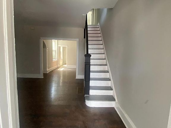 3rd image of 139 W Hansberry St