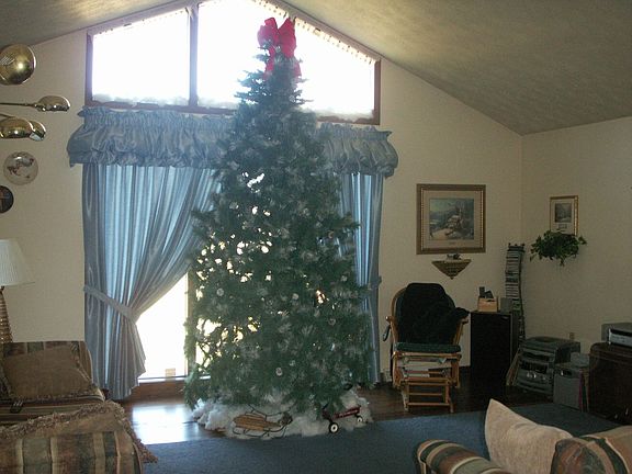 5th image of 870 Quaker Dr