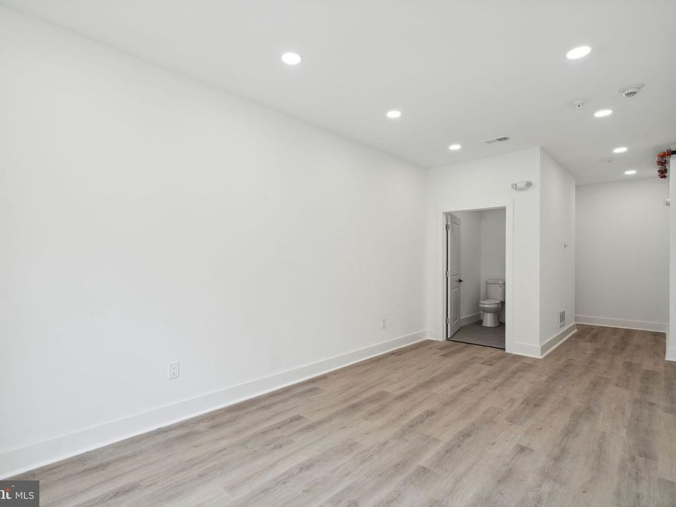 1st image of 528 W Berks St #1