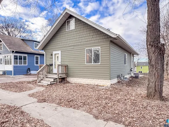 1204 W 13th St, Sioux Falls, SD 57104