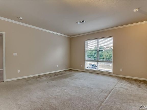 4th image of 600 13th St E APT 422