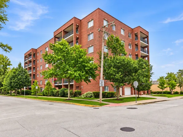 1325 Perry St APT 206, Des Plaines, IL 60016