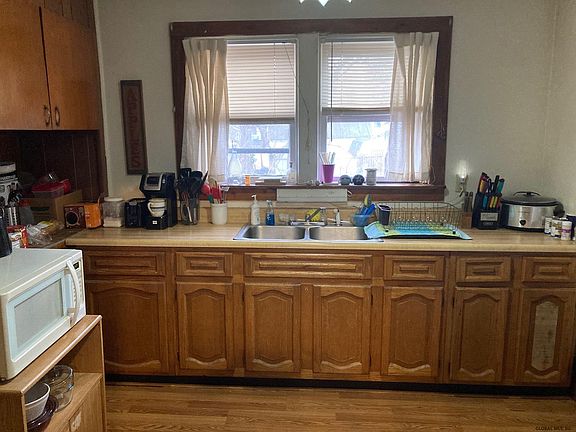 3rd image of 22 Stevens St