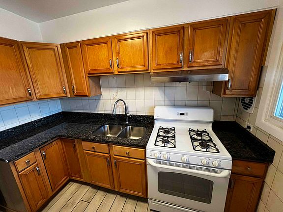 3rd image of 5306 N Washtenaw Ave